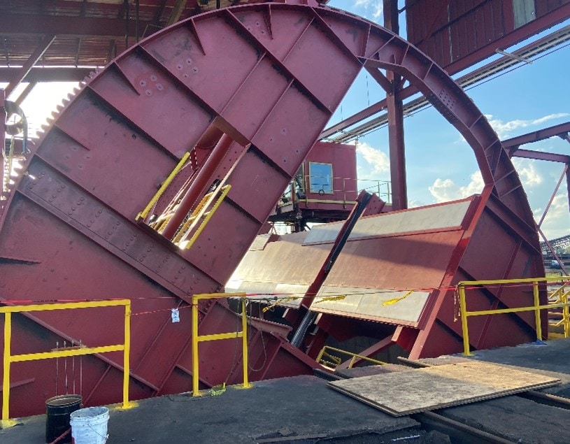 Installation of a hybrid rotary/bottom discharge railcar unloader